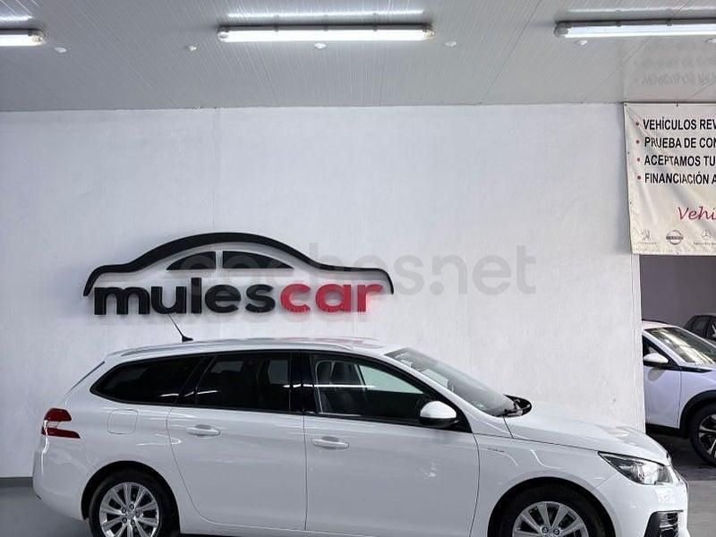 Usado Peugeot 308 SW Style 130 CV (95 kW) 2020 Blanco Familiar