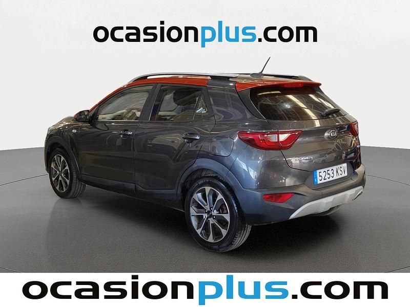 Usado Kia Stonic 100 CV (73 kW) 2019 Gris / plata SUV