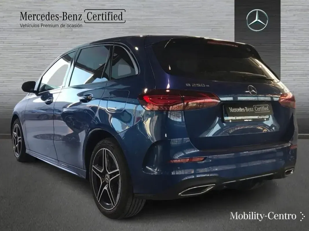 Usado Mercedes B250e 163 CV (119 kW) 2025 Azul espectra Utilitario