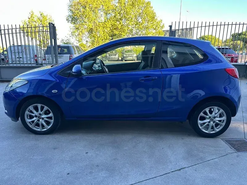Usado Mazda 2 Active 68 CV (50 kW) 2009 Azul Utilitario