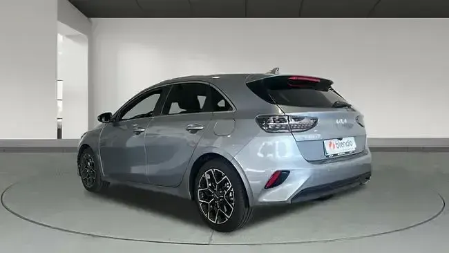 Usado Kia Ceed Style 100 CV (73 kW) 2025 Gris Utilitario