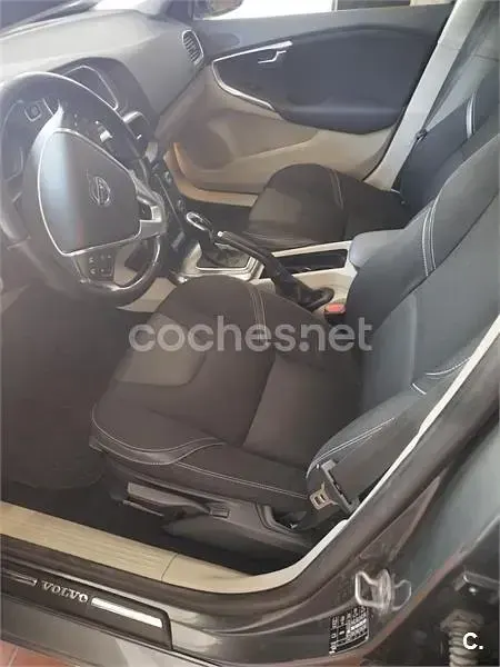 Usado Volvo V40 Momentum 115 CV (84 kW) 2015 Gris / plata Berlina