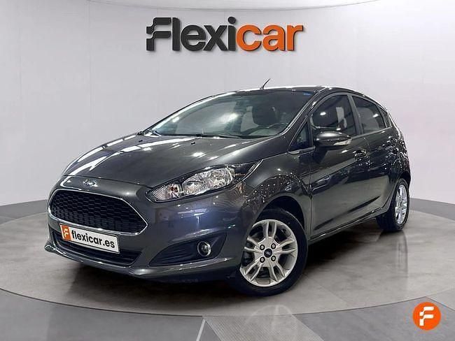 Usado Ford Fiesta Trend 82 CV (60 kW) 2016 Gris Utilitario