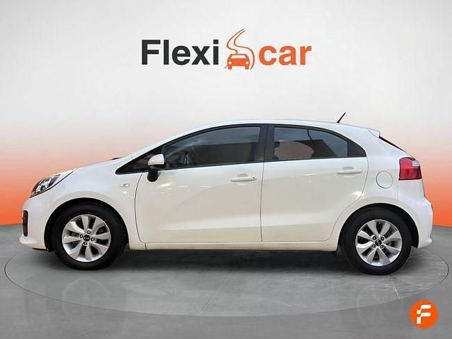 Usado Kia Rio 84 CV (61 kW) 2017 Blanco Berlina