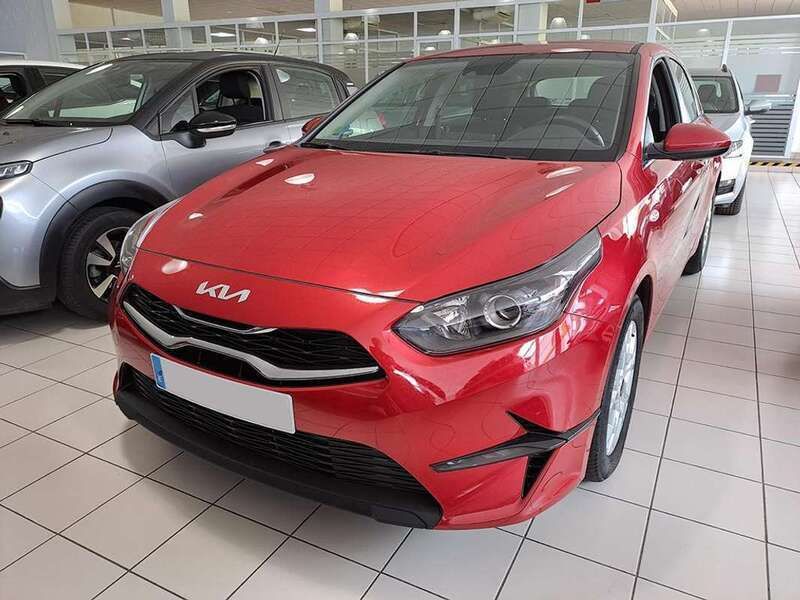 Rojo Usado 2024 Kia Ceed Utilitario | 23.240 € (Caro) - Imagen 1/4
