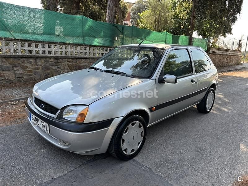 Gris / plata Usado 2002 Ford Fiesta Trend Utilitario | 1500 € (Super precio) - Imagen 1/4