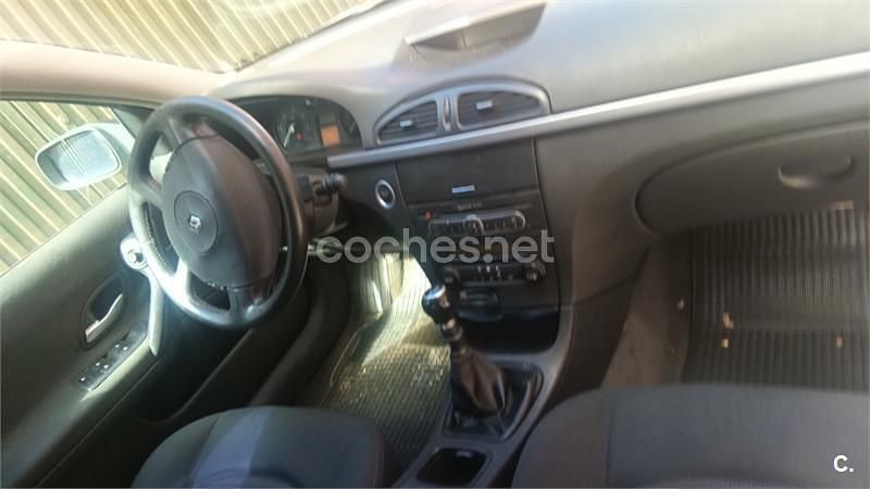 Usado Renault Laguna II Expression 130 CV (95 kW) 2006 Negro Berlina