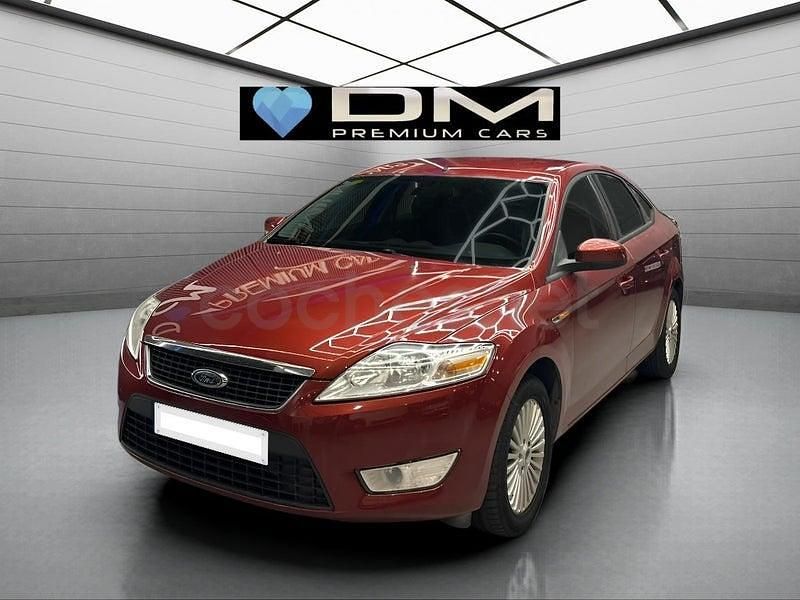 Usado Ford Mondeo Trend 140 CV (102 kW) 2009 Granate Familiar