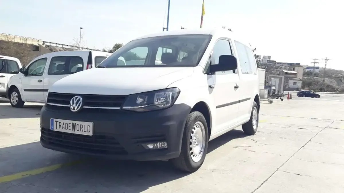 Usado VW Caddy Beach 102 CV (75 kW) 2020 Blanco Monovolumen