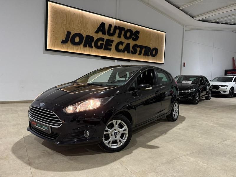 Usado Ford Fiesta Titanium 75 CV (55 kW) 2014 Negro Utilitario