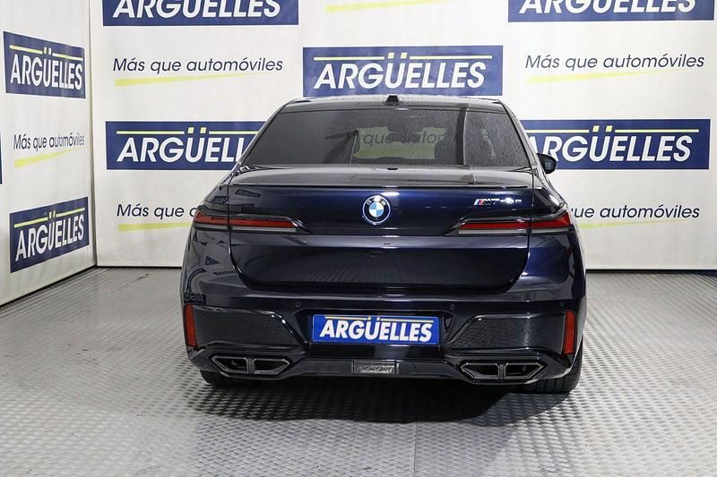 Usado BMW M760e 571 CV (419 kW) 2023 Negro Berlina