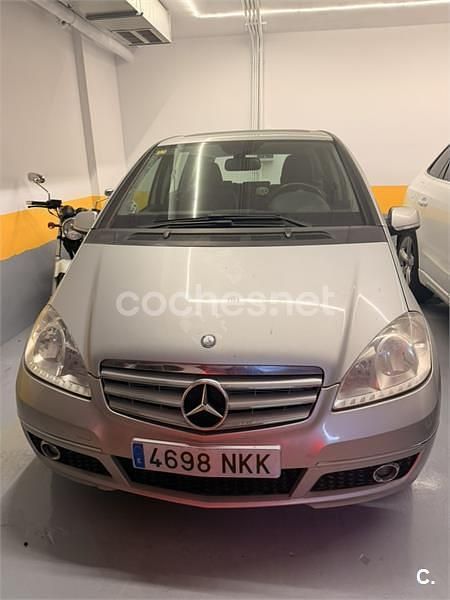 Usado Mercedes A180 Avantgarde 109 CV (80 kW) 2009 Gris / plata Monovolumen