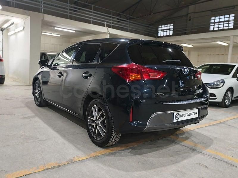 Usado Toyota Auris Hybrid 136 CV (100 kW) 2014 Negro Berlina