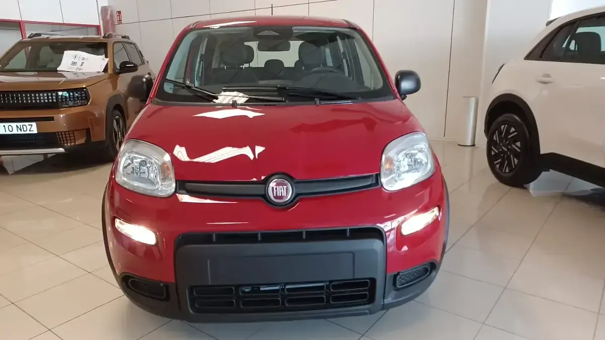 Nuevo Fiat Panda Icon 70 CV (51 kW) 2025 Rojo Utilitario