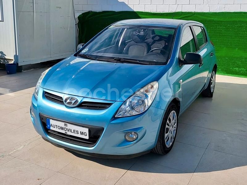 Azul Usado 2011 Hyundai i20 Comfort Berlina | 6490 € (Precio justo) - Imagen 1/4