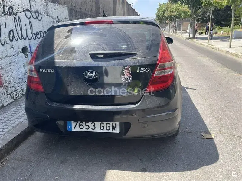 Usado Hyundai i30 Comfort 109 CV (80 kW) 2008 Negro Berlina