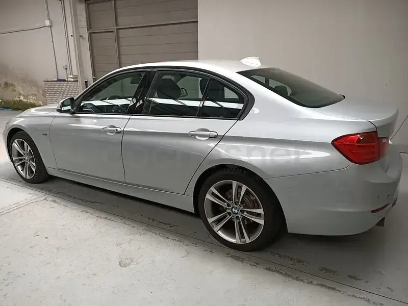 Usado BMW 318 143 CV (105 kW) 2015 Gris / plata Berlina