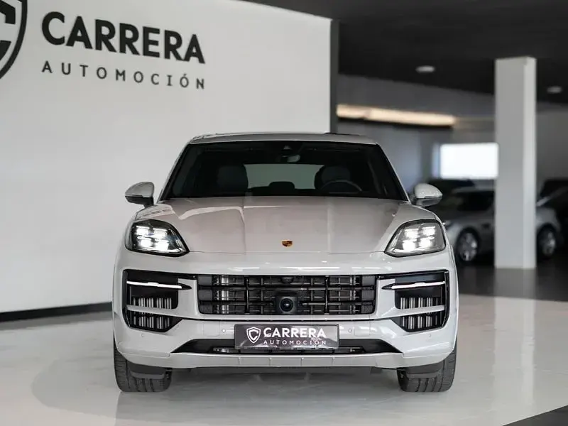 Usado Porsche Cayenne 470 CV (345 kW) 2024 Gris / plata SUV