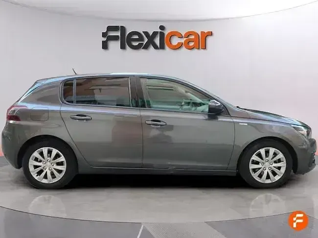 Usado Peugeot 308 Access 130 CV (95 kW) 2020 Gris Berlina