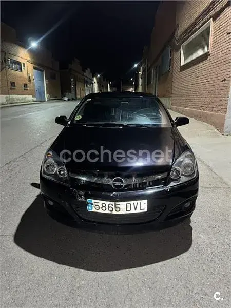 Usado Opel Astra GTC Sport 120 CV (88 kW) 2006 Negro Berlina