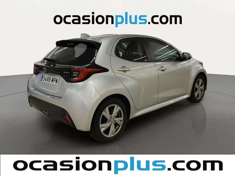 Usado Toyota Yaris Hybrid Active 116 CV (85 kW) 2024 Gris Utilitario