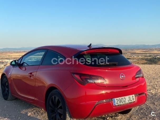 Usado Opel Astra GTC Sportive 136 CV (100 kW) 2015 Rojo Berlina