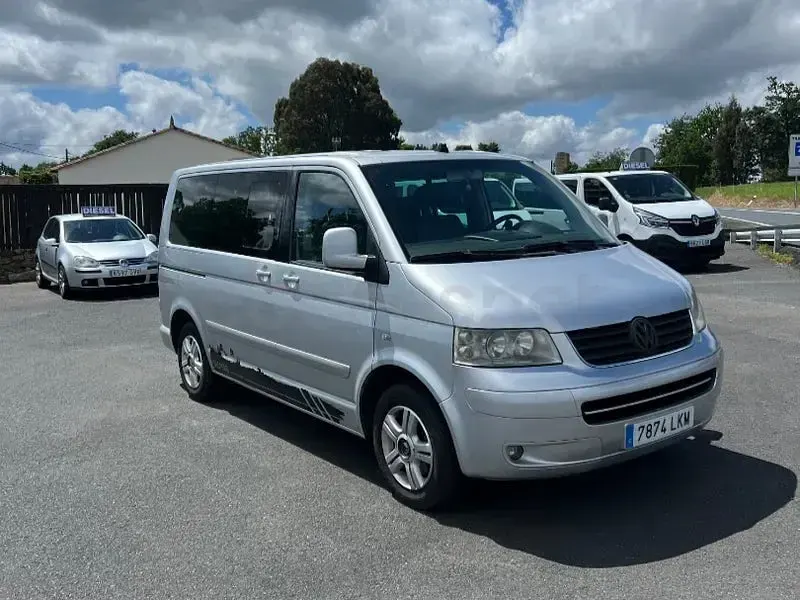 Usado VW Multivan Highline 174 CV (127 kW) 2003 Gris / plata Monovolumen