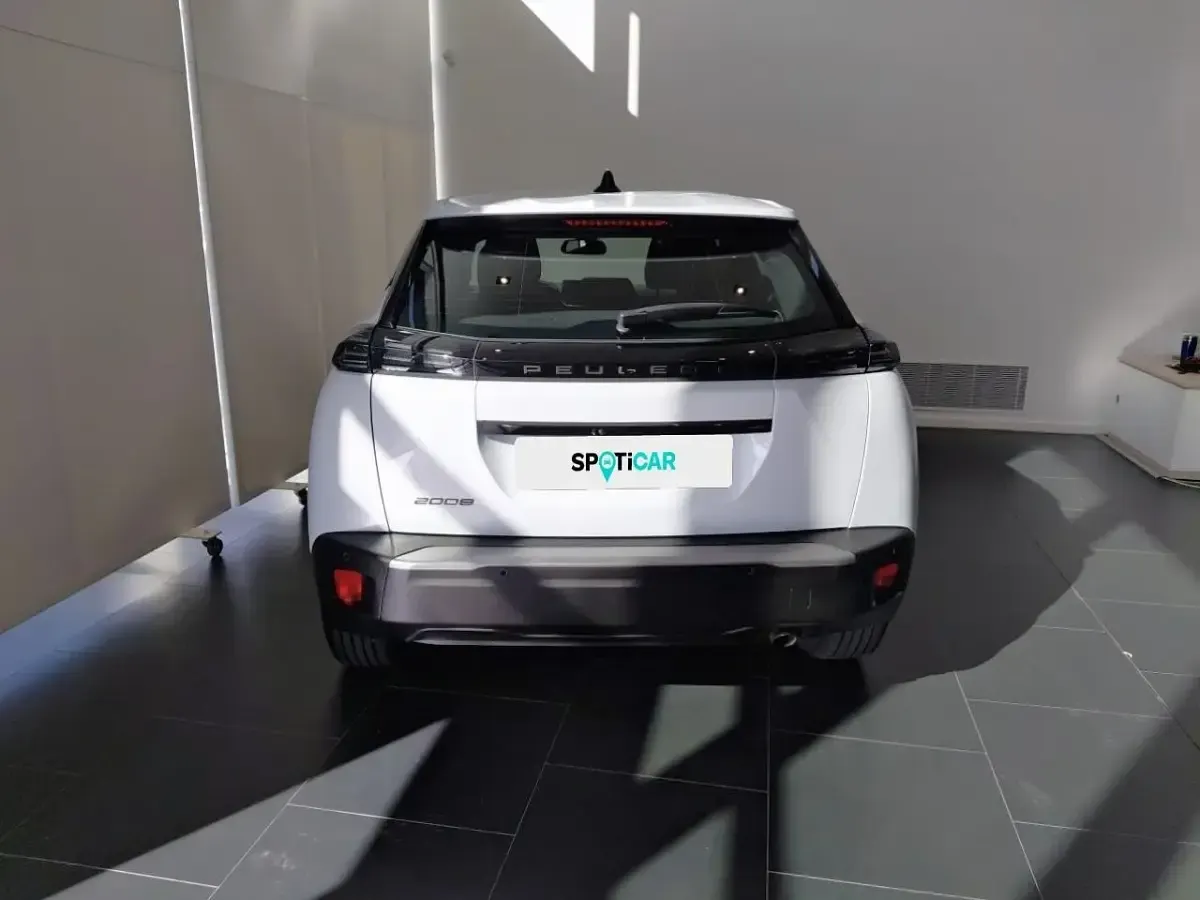 Usado Peugeot 2008 Active 102 CV (75 kW) 2023 Gris SUV