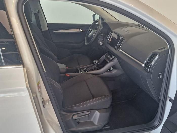 Usado Skoda Karoq Selection 150 CV (110 kW) 2025 Blanco SUV