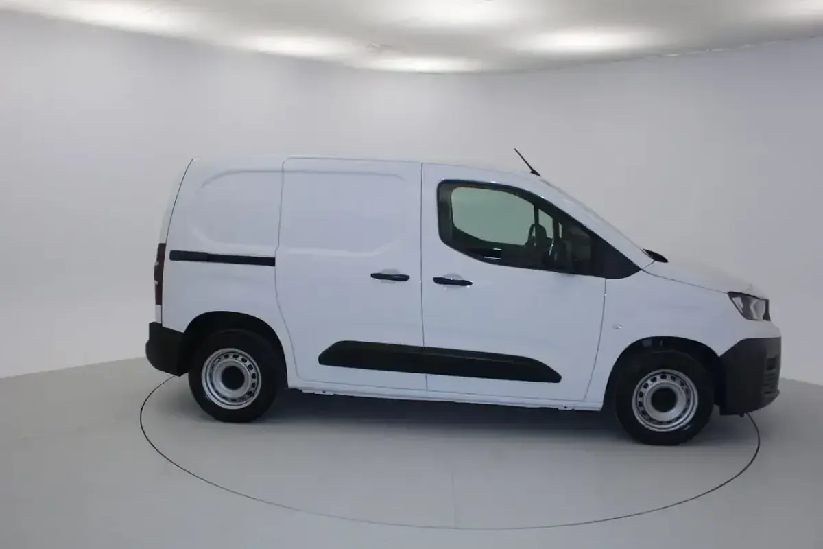 Usado Peugeot Partner 99 CV (72 kW) 2022 Blanco Monovolumen