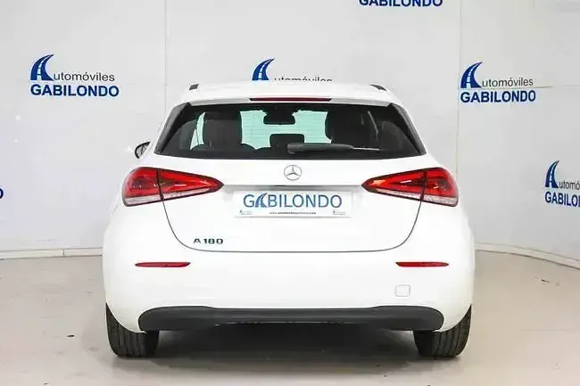 Käytetty Mercedes A180 136 HP (100 kW) 2020 Valkoinen Sedan