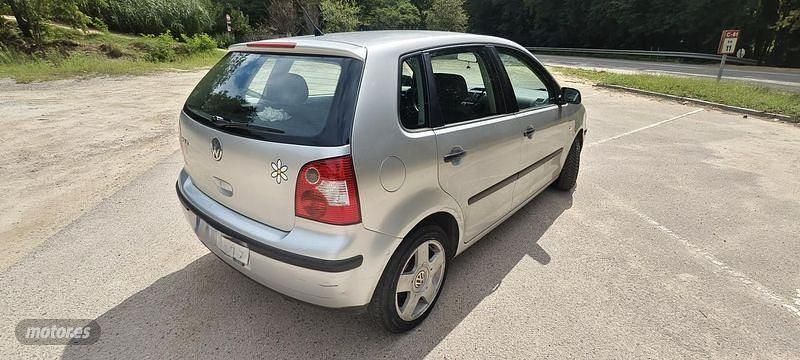 Usado VW Polo 56 CV (41 kW) 2002 Gris Coupe