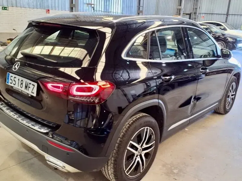 Usado Mercedes GLA200 150 CV (110 kW) 2023 Negro SUV