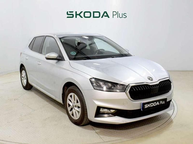 Plateado Usado 2025 Skoda Fabia Selection Utilitario | 19.900 € (Precio justo) - Imagen 1/4
