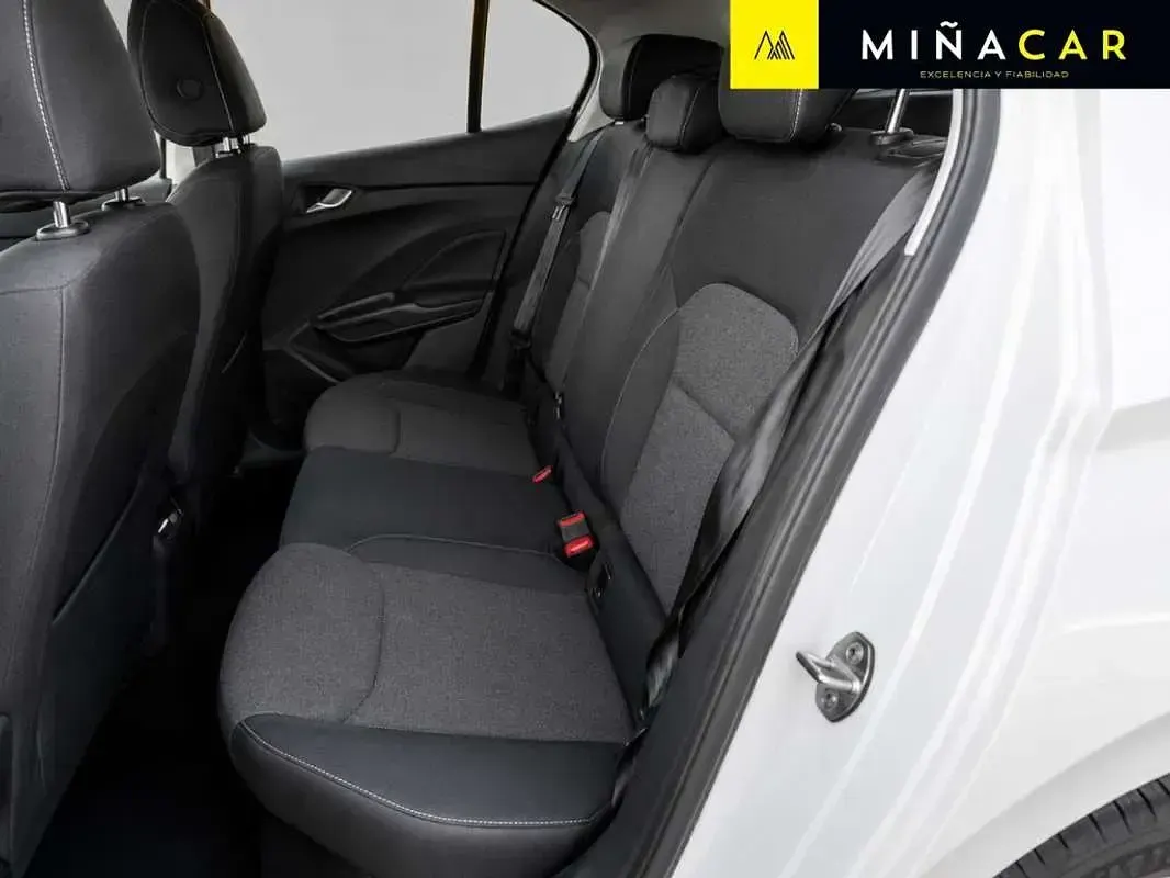 Usado Skoda Fabia Selection 80 CV (58 kW) 2024 Blanco Utilitario