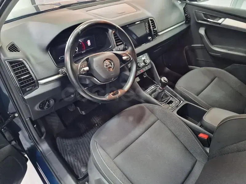 Usado Skoda Karoq Active 110 CV (80 kW) 2022 Azul SUV