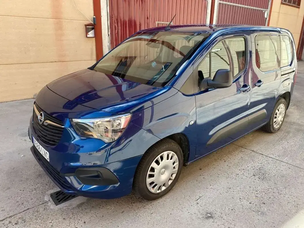 Usado Opel Combo Life S 102 CV (75 kW) 2021 Azul Monovolumen