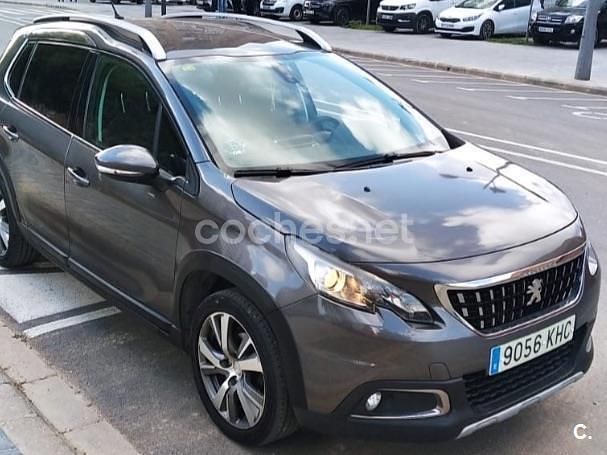Usado Peugeot 2008 Style 100 CV (73 kW) 2018 Gris / plata SUV