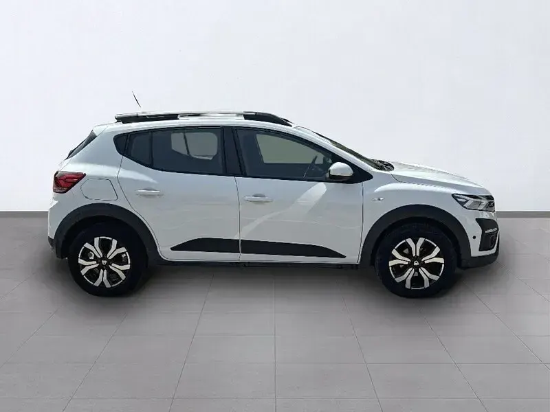 Käytetty Dacia Sandero Comfort 91 HP (66 kW) 2022 Valkoinen Sedan
