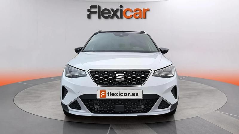 Usado Seat Arona Xperience 110 CV (80 kW) 2022 Blanco SUV