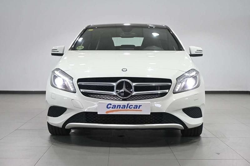 Usado Mercedes A180 Urban 109 CV (80 kW) 2014 Blanco Utilitario