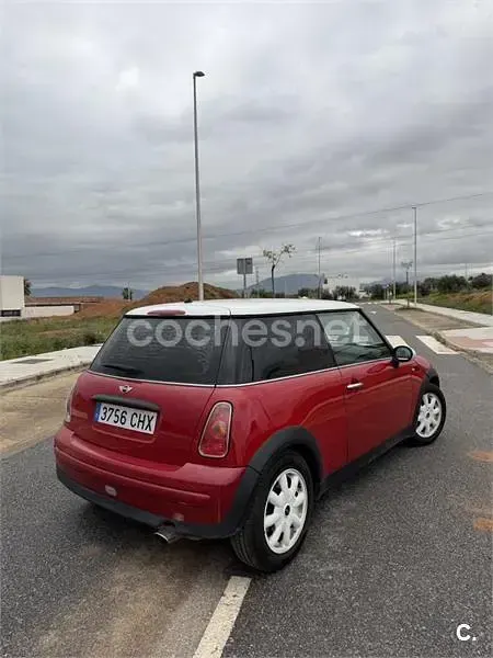 Usado Mini ONE 90 CV (66 kW) 2003 Rojo Utilitario