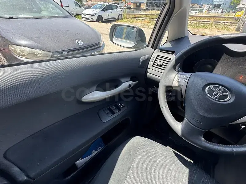 Usado Toyota Auris Luna 124 CV (91 kW) 2008 Gris / plata Utilitario