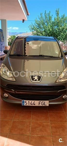 Gris / plata Usado 2006 Peugeot 1007 Utilitario | 3900 € (Un poco caro) - Imagen 1/4