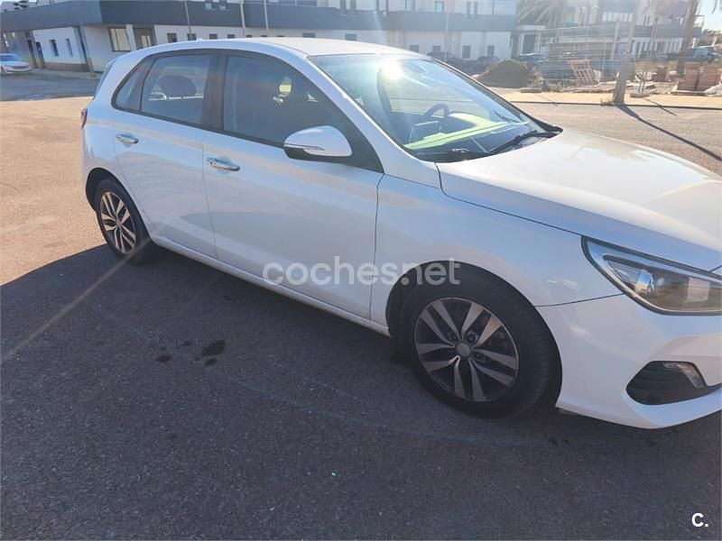 Usado Hyundai i30 GO! 116 CV (85 kW) 2018 Blanco Berlina
