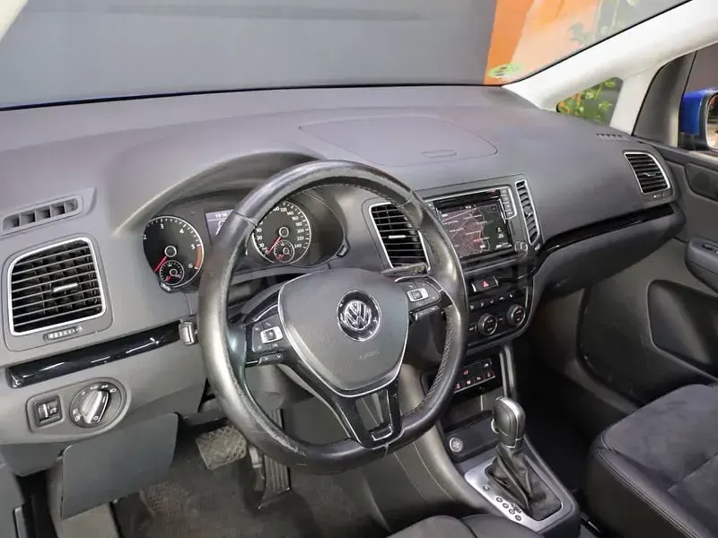 Usado VW Sharan Sportline 184 CV (135 kW) 2018 Azul Monovolumen