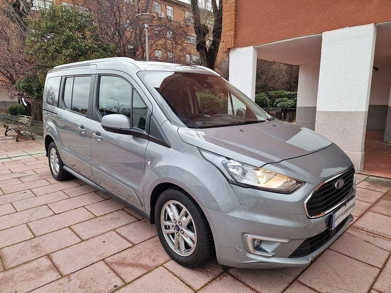 Usado Ford Tourneo Titanium 120 CV (88 kW) 2021 Gris / plata Monovolumen