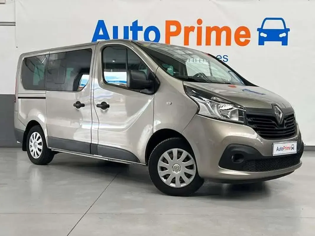 Usado Renault Trafic 125 CV (91 kW) 2017 Beige Monovolumen