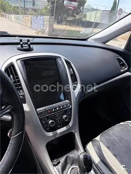 Usado Opel Astra Selective 110 CV (80 kW) 2012 Gris / plata Berlina