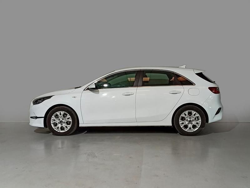 Usado Kia Ceed 100 CV (73 kW) 2024 Blanco Utilitario